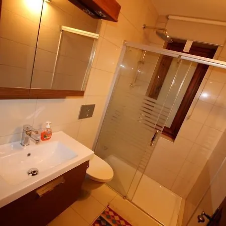 Stonehouse Byipek