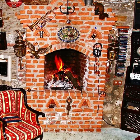 Stonehouse Byipek