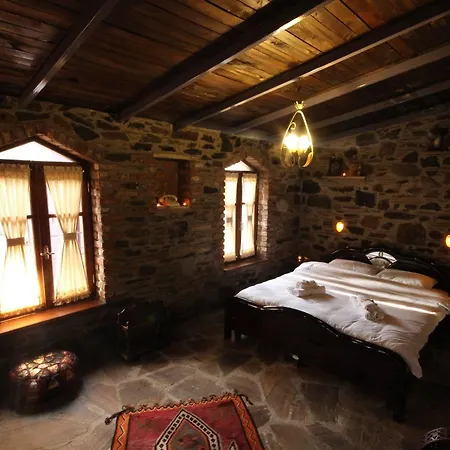 Stonehouse Byipek Selçuk