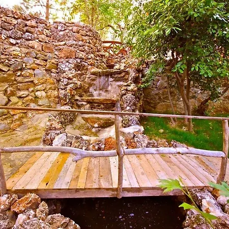 Stonehouse Byipek Σελτσούκ