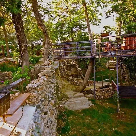 Stonehouse Byipek Σελτσούκ