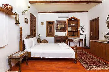 Stonehouse Byipek Σελτσούκ