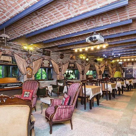 Stonehouse Byipek * Σελτσούκ