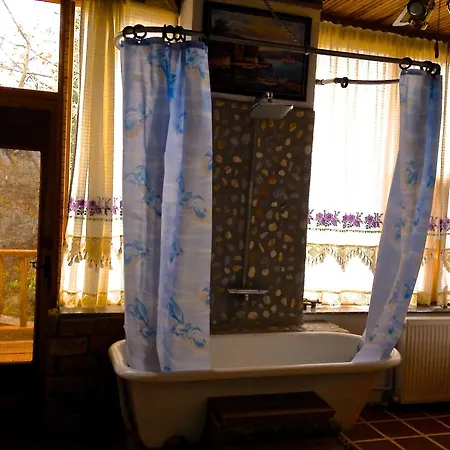 Stonehouse Byipek Ξενοδοχείο *