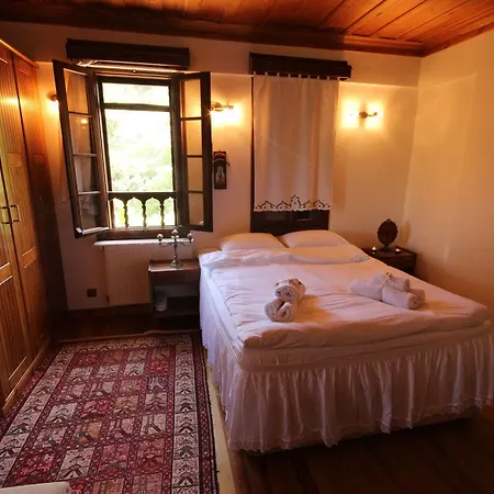 Stonehouse Byipek Σελτσούκ