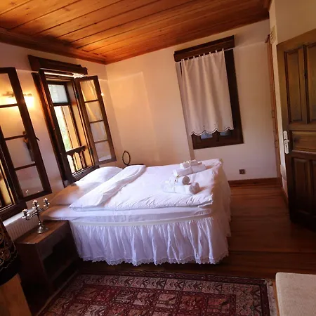 Stonehouse Byipek * Σελτσούκ