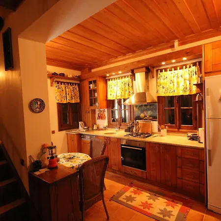 Stonehouse Byipek * Σελτσούκ