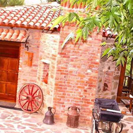 Stonehouse Byipek Ξενοδοχείο *