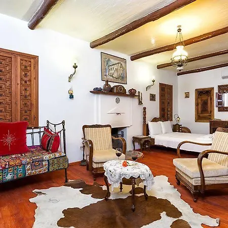 Stonehouse Byipek Ξενοδοχείο *