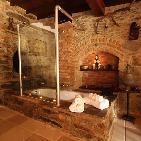 Stonehouse Byipek Hotel *